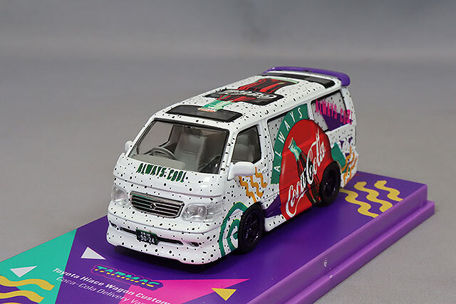 Tarmac 1/64 トヨタ ハイエース ワゴン カスタム コカコーラ