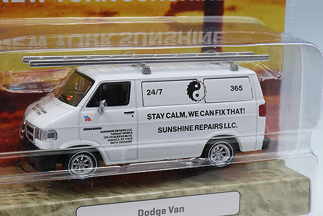Tarmac 1/64 ダッジバン ニューヨークサンシャイン