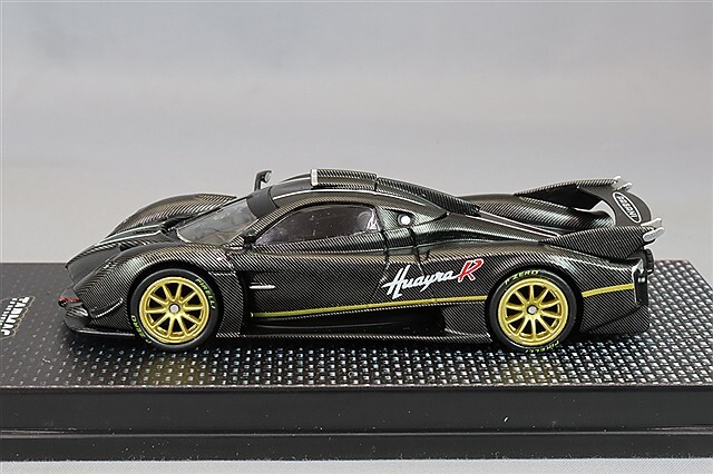 Tarmac 1/64 パガーニ ウアイラ R マットブラック カーボンファイバー