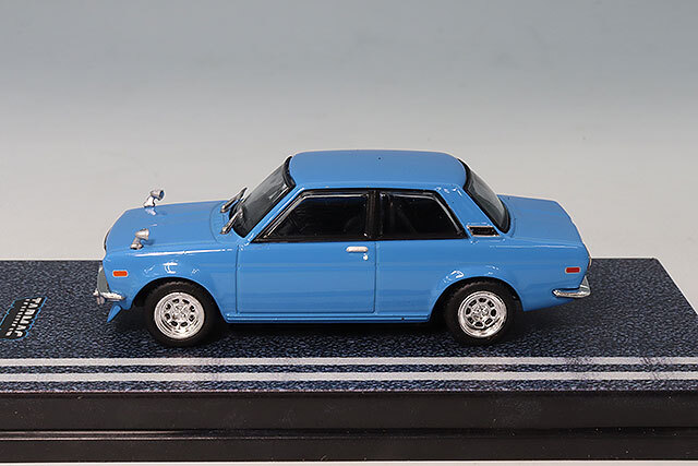 トランペット ブルーメタリック塗装 ノーブランド 現状渡し AUTOart 1/18 シボレー コルベット (C7) Z06 (ブルー) 71265 |