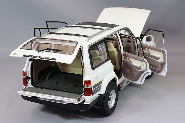KENGFai(ケンファイ) 1/18 トヨタ ランドクルーザー VX-R (LC80) ホワイト 