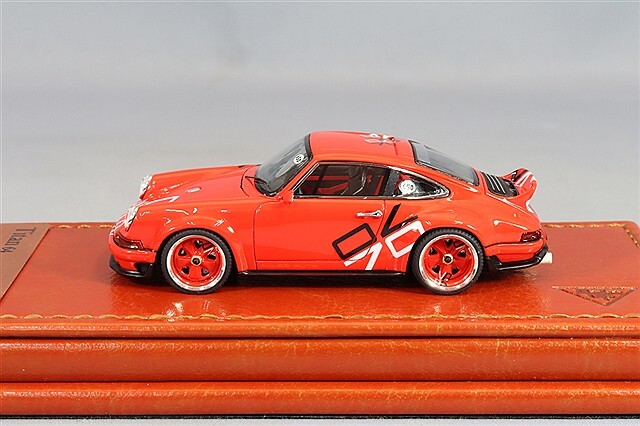 タイタン64 1/64 シンガー DLS ブライトレッド (70th)