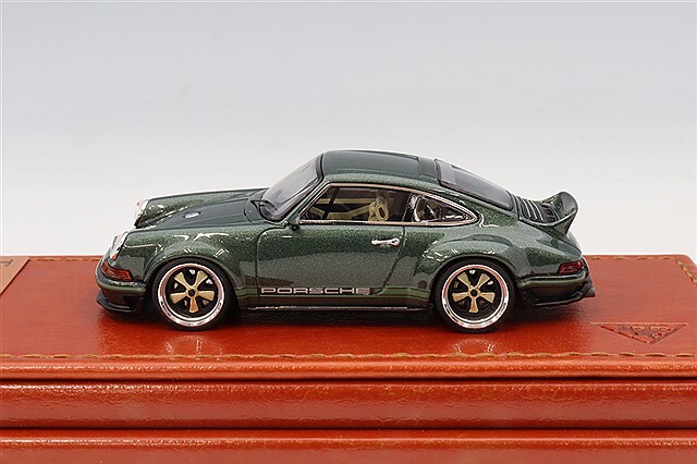 タイタン64 1/64 シンガー DLS オークグリーンメタリック
