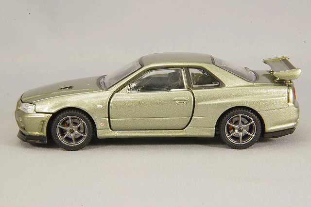 トミカプレミアム 11 日産スカイラインGT-R V-SPECII Nur