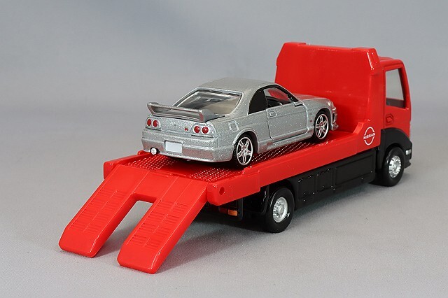 トミカプレミアム tomicaトランスポーター 日産 スカイライン GT-R 