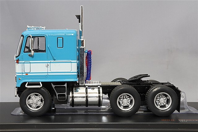 イクソ 1/43 GMC アストロ 95 1970 ブルー/ホワイト/オレンジ