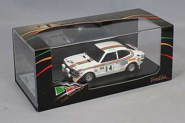 トヨタ カローラ　1/18 カストロール Amazon | 車のモデル 1/18 トヨタ カローラ セダン モデル