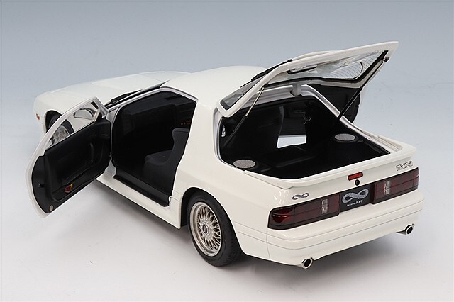 WHELART 1/18 マツダ サバンナ RX-7 (FC) アンフィニ ホワイト 右ハンドル