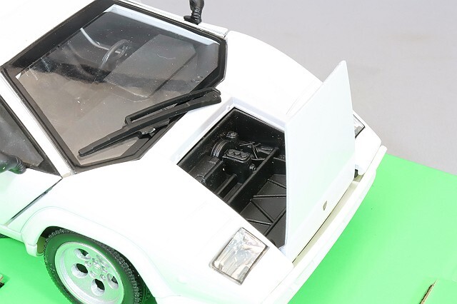 ランボルギーニ カウンタック 1/24 2台セット ブラゴ 1/24 ランボルギーニ カウンタック LPI800-4 ホワイト