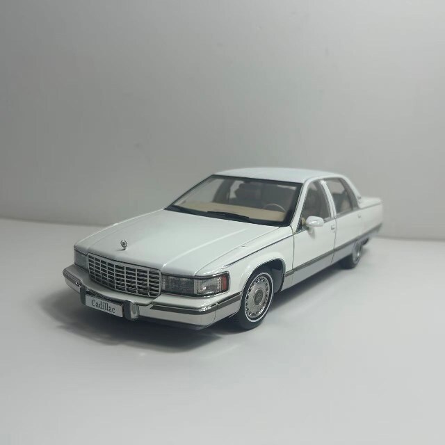 ☆予約品☆ XiaoGuang MODEL 1/18 キャデラック フリートウッド ホワイト