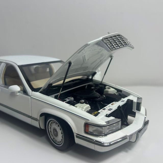 ☆予約品☆ XiaoGuang MODEL 1/18 キャデラック フリートウッド ホワイト