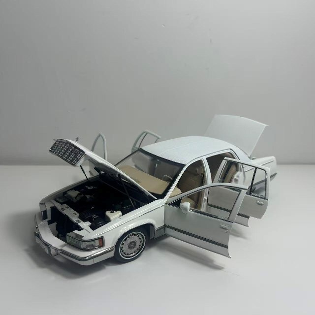 ☆予約品☆ XiaoGuang MODEL 1/18 キャデラック フリートウッド ホワイト