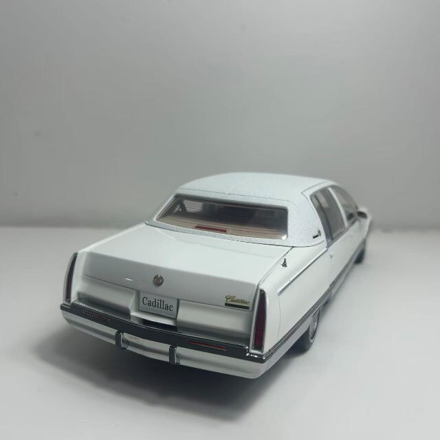 ☆予約品☆ XiaoGuang MODEL 1/18 キャデラック フリートウッド ホワイト