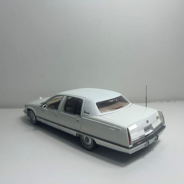 ☆予約品☆ XiaoGuang MODEL 1/18 キャデラック フリートウッド ホワイト