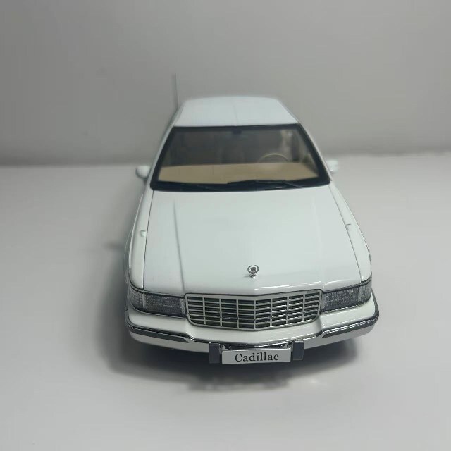603-021 XIAOGUANG 1/18 キャデラック フリートウッド ☆予約品☆ XiaoGuang MODEL 1/18 キャデラック フリートウッド ホワイト