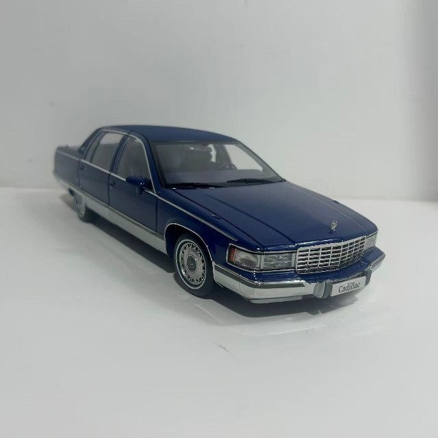 603-021 XIAOGUANG 1/18 キャデラック フリートウッド ☆予約品☆ XiaoGuang MODEL 1/18 キャデラック フリートウッド ブルー