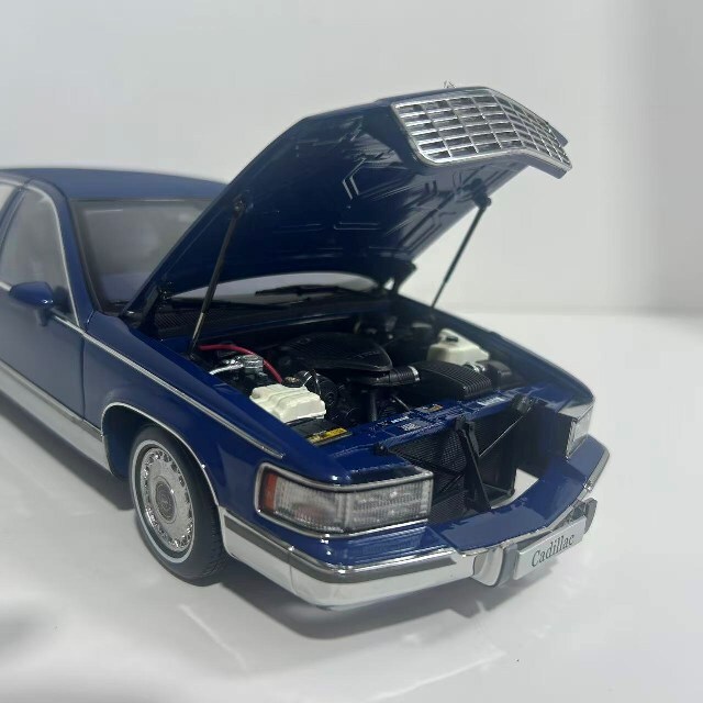 ☆予約品☆ XiaoGuang MODEL 1/18 キャデラック フリートウッド ブルー