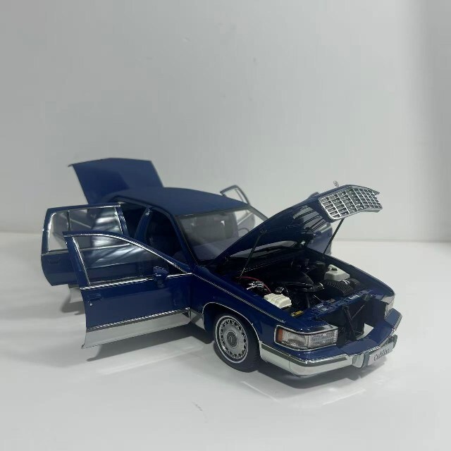 ☆予約品☆ XiaoGuang MODEL 1/18 キャデラック フリートウッド ブルー
