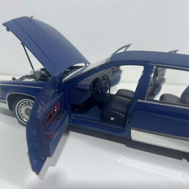 ☆予約品☆ XiaoGuang MODEL 1/18 キャデラック フリートウッド ブルー