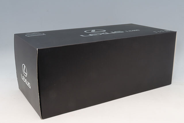 XiaoGuang MODEL 1/18 レクサス LS400 1993 ホワイト