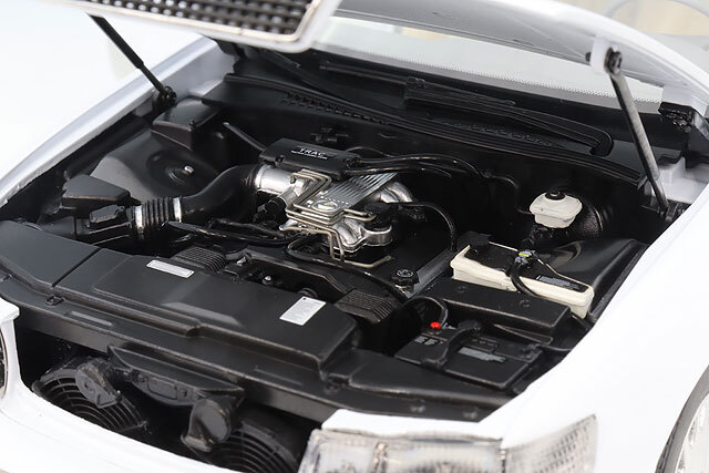 XiaoGuang MODEL 1/18 レクサス LS400 1993 ホワイト