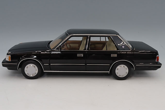 XiaoGuang MODEL 1/18 トヨタ クラウン MS122 ブラック (内装