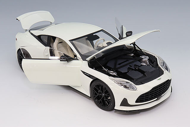XiaoGuang MODEL 1/18 アストンマーティン DB12 ホワイト(蓄光