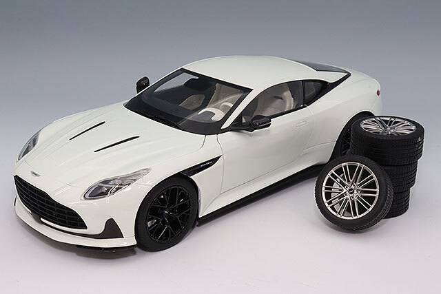 XiaoGuang MODEL 1/18 アストンマーティン DB12 ホワイト(蓄光) 交換用