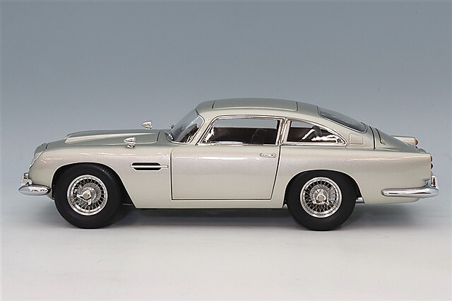 XiaoGuang MODEL 1/18 アストンマーティン DB5 ボンドカー 