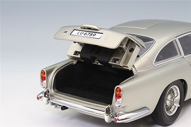 XiaoGuang MODEL 1/18 アストンマーティン DB5 ボンドカー 