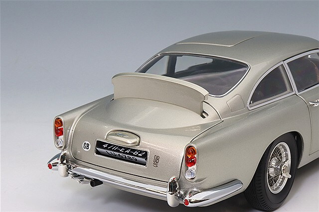 XiaoGuang MODEL 1/18 アストンマーティン DB5 ボンドカー 