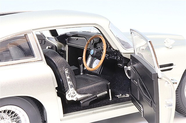 XiaoGuang MODEL 1/18 アストンマーティン DB5 ボンドカー 