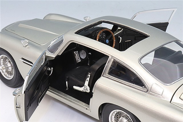 XiaoGuang MODEL 1/18 アストンマーティン DB5 ボンドカー 