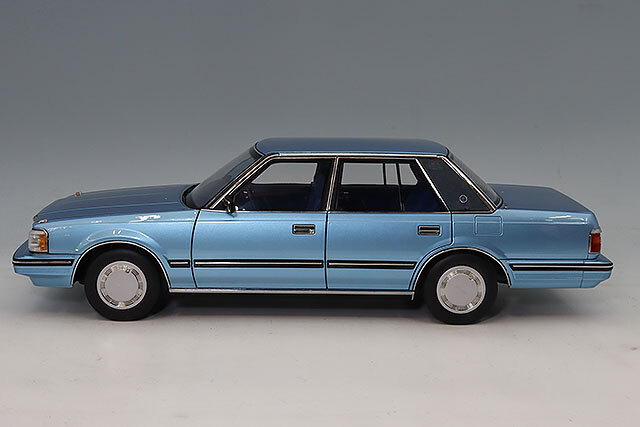101-110 XiaoGuang 1/18 トヨタ クラウン MS122 XiaoGuang MODEL 1/18 トヨタ クラウン MS122 ライトブルー