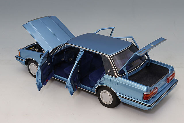 XiaoGuang MODEL 1/18 トヨタ クラウン MS122 ライトブルー