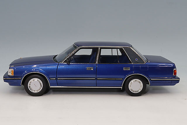 XiaoGuang MODEL 1/18 トヨタ クラウン MS122 ディープブルー