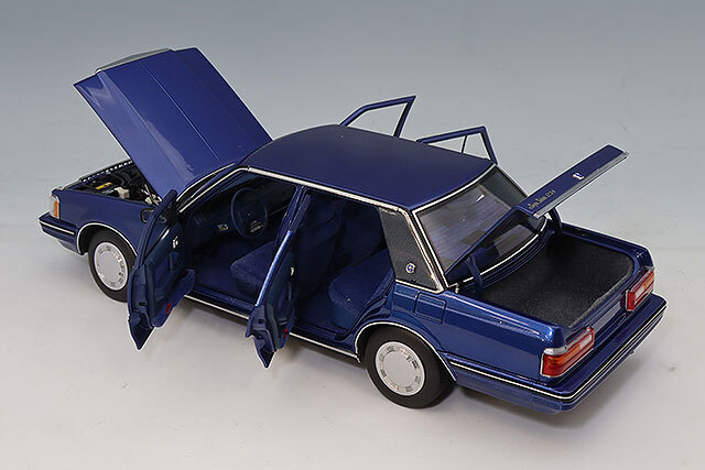 XiaoGuang MODEL 1/18 トヨタ クラウン MS122 ディープブルー