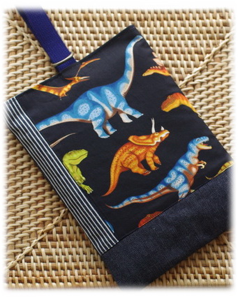 【リアルな恐竜】上履き入れ シューズバッグ 上靴袋（サイズ変更料込み）