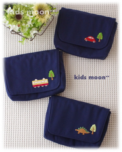 【シンプルな紺色無地にかっこいいワンポイントアップリケ】封筒型お弁当ケース（サイズ変更料込み）