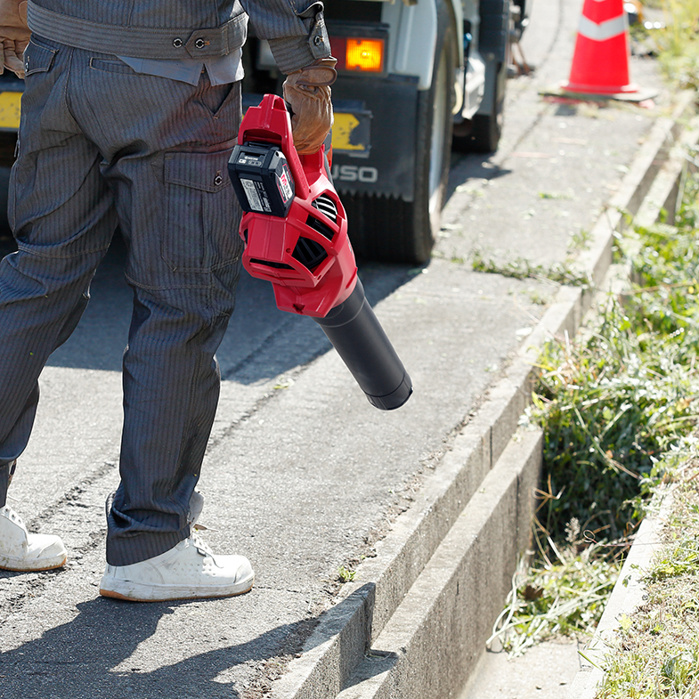 京セラ　充電式ブロワー　DBL3600L2　（バッテリ、充電器付）