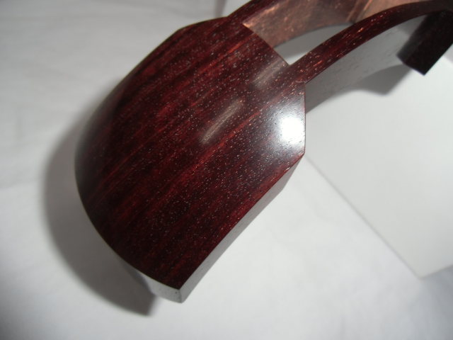 三味線 紅木 新品 地唄三味線 紅木 金細 綾杉胴 象牙糸巻き 仮継ぎ付き ji