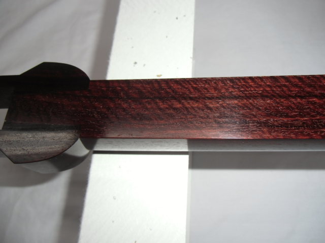 新品 津軽三味線 紅木 金細 綾杉胴 仮継ぎ付き 幅一寸 トチ多数