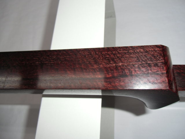 新品 地唄三味線 紅木 金細 綾杉胴 象牙糸巻き 仮継ぎ付き ※さし