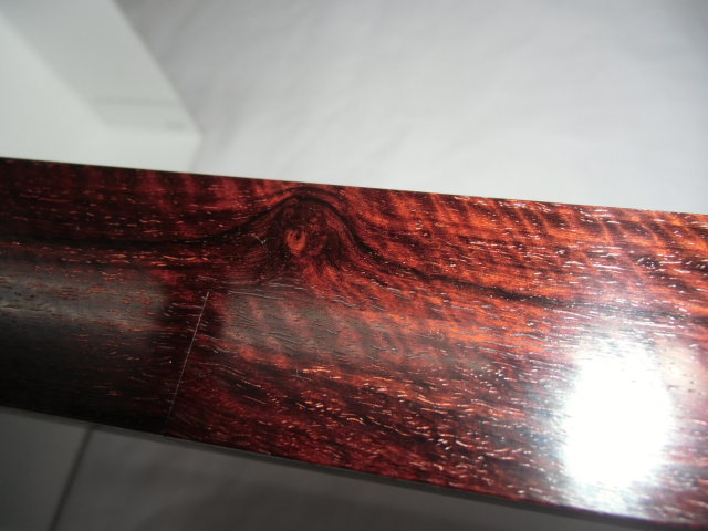 新品 津軽三味線 紅木 金細 綾杉胴 仮継ぎ付き 幅一寸 トチ多数