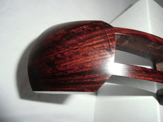 新品 津軽三味線 紅木 金細 綾杉胴 仮継ぎ付き 幅一寸 トチ多数