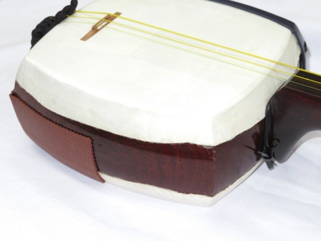 中古三味線　紅木　津軽