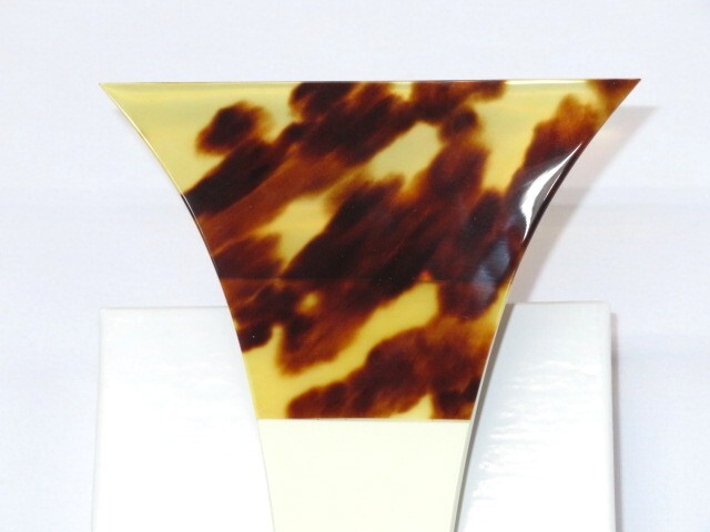 三味線　大型　撥　鼈甲と天然素材　重量211g 開き13.5cm 本物保証 送料無料】 当店特注品 日本製 津軽三味線用 鼈甲(べっ甲)撥 197