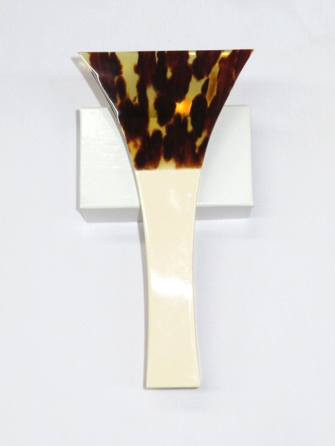 三味線　大型　撥　鼈甲と天然素材　重量211g 開き13.5cm 本物保証 津軽三味線撥（バチ）（鼈甲調・NEO）超軽量モデル 手元アクリル