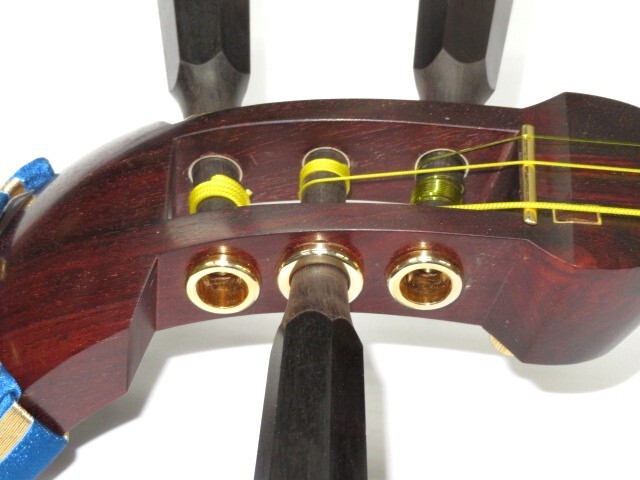 【虎縮杢・極】特上 津軽三味線 子持綾杉 仮継付 本黒檀糸巻 美品 太棹 三味線 虎縮杢・極】特上 津軽三味線 子持綾杉 仮継付 本黒檀