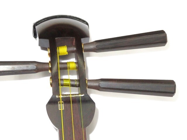 三味線・お琴の老舗 菊岡 中むら】新品 三味線本体 上紅木 津軽 1寸幅